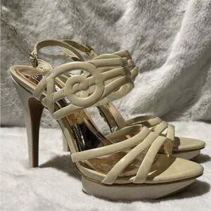 Jennifer Lopez pumps size 9